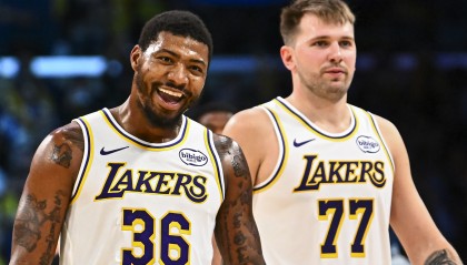 九游体育下载-东契奇：斯玛特每场都在帮助所有人保持专注 很高兴他加入我们队