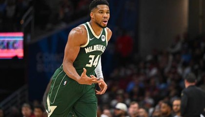 九游体育官网-啥队有这配置？记者：某球队放弃字母哥因担心其不想当老二